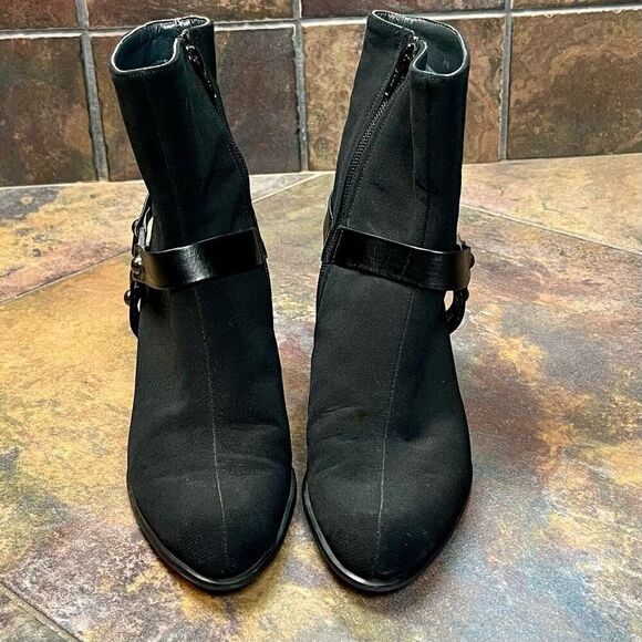 Stuart Weitzman Gore-Tex Black Pointed Toe Ankle Boots 6 M - Picture 2 of 12